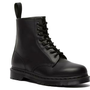 Dr. Martens ALL BLACK BOOTS